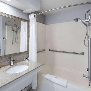 Links Bos Landen Hotel & Spa Of Pella, Trademark By Wyndham